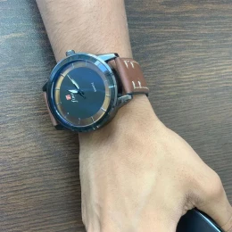 Fashionable Men's Leather Watch