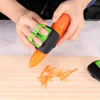 Palm vegetable Peeler Finger Potato Peeler Kitchen Vegetable Peeler Hand Fruit Peeler With Comfortable Rubber Finger Grip For Pumpkin Carrot Cucumber Potato Peeling