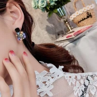 New Women's Fashionable Earrings, Super Shiny Crystal Earrings Needle Square Retro Earrings For Women